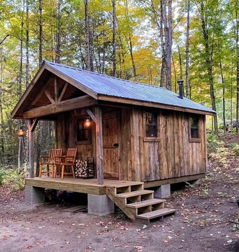 Diy Cabins, Shed Tiny House, Small Cabin Plans, Cabin Diy, Shed Cabin, Diy Cabin, Little Cabin In The Woods, Wooden Cabin, Small Log Cabin