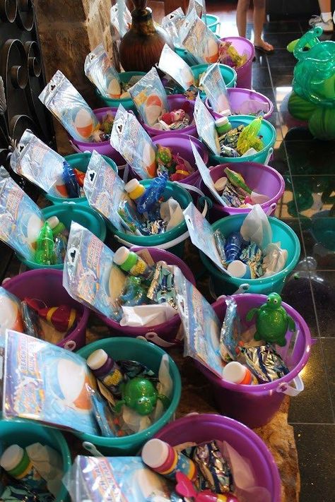 Mermaid themed parties are very popular and it's easy to see why! Here are some simple mermaid decorations, party favors, party ideas and more... Mermaid Decorations, Festa Moana Baby, Mermaid Pool Parties, Ariel Birthday Party, Mermaid Birthday Party Decorations, Mermaid Theme Birthday Party, Ariel Birthday, Anniversaire Diy, Mermaid Party Decorations