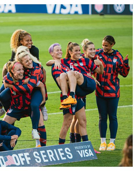 Usa Womens Soccer Team Aesthetic, Active Hobbies, Us Womens Soccer, Future Manifestation, Us Women's National Soccer Team, Girls Soccer Team, Usa Soccer Team, Soccer Women, Uswnt Soccer