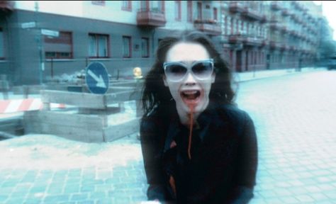 isabelle adjani in possesion (1981) screaming while blood comes out of her mouth Possession 1981 Aesthetic, Anna Possession 1981, Anna Possession, Possession Aesthetic, Isabelle Adjani Possession, Horror Women, Possession Movie, Possession 1981, Vampire Horror