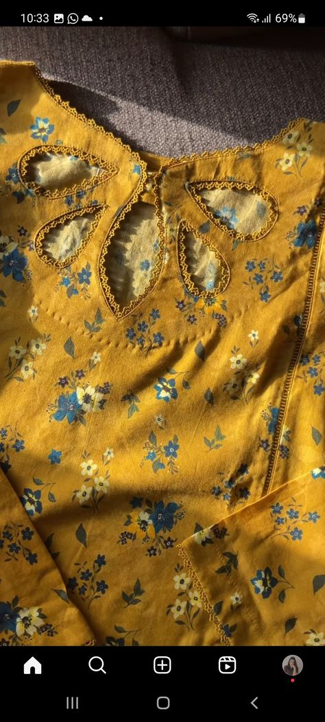 Neck Pattern Pakistani Suit, Desi Kurti Style, Pakistani Suit Trouser Design, Desi Sleeves Design, Pakistani Suit Back Neck Design, Pakistani Kurtis Design, Pakistani Kurti Neck Designs, Stitching Ideas For Suits, Pakistani Sleeves Pattern For Kurtis