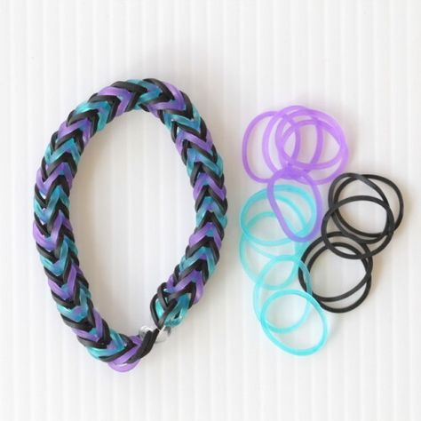 Friendship Bracelets Rainbow Loom, Rubber Band Bracelet Color Ideas, Rainbow Loom Bracelets Patterns, Loom Bracelets Ideas, Fishtail Loom Bracelet, Rainbow Loom Fishtail, Loom Bands Designs, Loom Band Patterns, Rainbow Loom Bracelets Easy