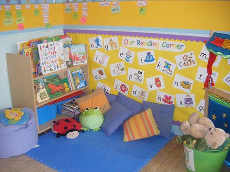 Reading corner by Sunflower Lily, via Flickr Preschool Library Center, Kindergarten Reading Corner, Library Corner, Reading Corner Classroom, Preschool Library, Library Center, Preschool Rooms, Corner Ideas, Preschool Reading