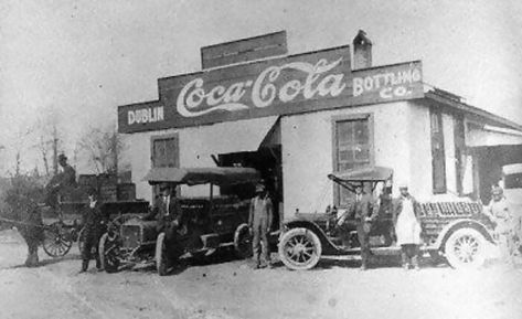 Coca-Cola, 1886 Starting A Restaurant, Early Photos, Humble Beginnings, Camera Shots, Coca Cola Bottle, Vintage Pictures, Rare Photos, Back In The Day, Victorian Era