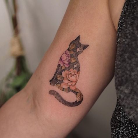 Cat Tattoos on Instagram: “Kitty tattoo by @mellyymae #cattattoo #cattattoos #kittytattoos” Cat Silhouette Tattoos, Whimsical Tattoos, Kitty Tattoo, Colour Tattoo, Cat Tattoos, Peonies Tattoo, Floral Cat, Dainty Tattoos, Cat Silhouette