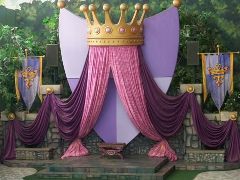 Disney Backdrop, Disney Princess Backdrop, Princess Fantasy, Disney Frames, Prince Theme, Princess Birthday Party Decorations, Princess Theme Birthday, Princess Theme Birthday Party, Tema Disney