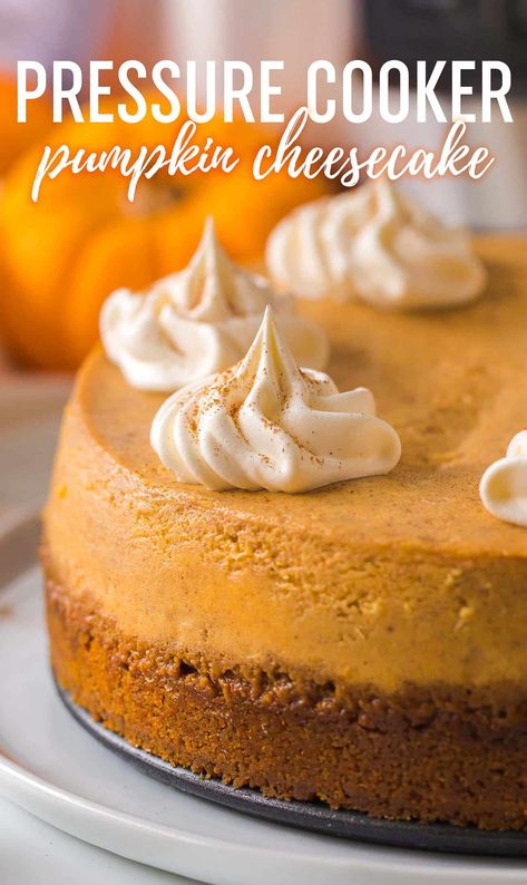 Pressure Cooker Pumpkin Cheesecake Recipe - Easy pressure cooker pumpkin cheesecake! Instant Pot Pumpkin, Pumpkin Spice Cheesecake, Savory Cakes, Pan Sin Gluten, The Cheesecake Factory, Pumpkin Cheesecake Recipes, Pampered Chef Recipes, Dessert For Two, Best Cheesecake