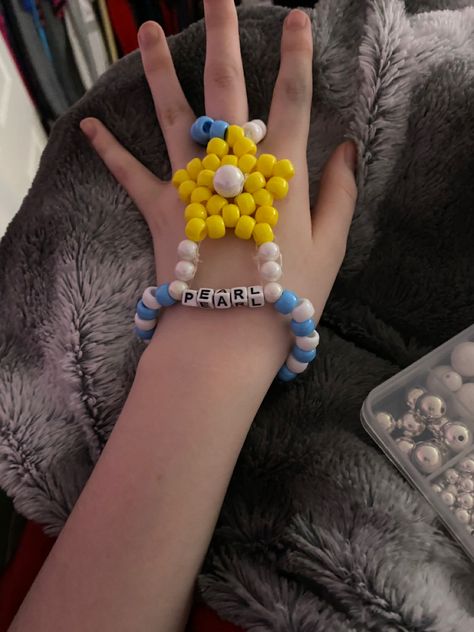 Kandi Glove, Candy Core, Steven Universe Pearl, Kandi Inspo, Diy Kandi, Kandi Kid, Kandi Ideas, Beaded Stuff, Scene Queens