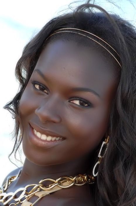 Is Dark Skin Beautiful? – alireyisboss Dark Skin Beauty, American Woman, Dark Skin Women, African Beauty, Dark Beauty, 인물 사진, Beauty And Fashion, Shades Of Black, Black Is Beautiful