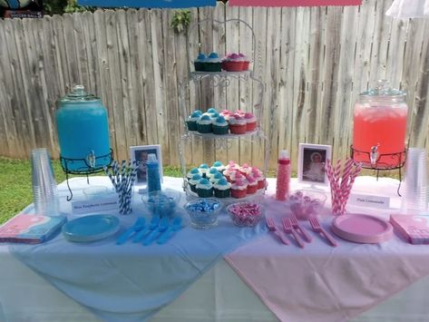 Baby Reveal Party Games, Gender Reveal Food, Gender Reveal Party Food, Gender Reveal Box, Creative Gender Reveals, Reveal Party Games, Baby Gender Reveal Party Decorations, Gender Reveal Party Games, Pregnancy Gender Reveal