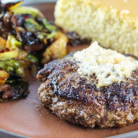 Cracker Barrel Hamburger Steak Recipe, Smothered Hamburger Steak, Hamburger Steak Recipes, Steak And Onions, Chopped Steak, Hamburgers Grilled, Beef Steak Recipes, Easy Steak Recipes, Hamburger Steak