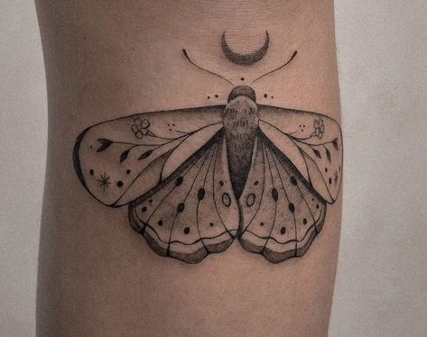 Moth Tattoo Fine Line, Fine Line Moth Tattoo, Kneecap Tattoo, Mariposa Tattoo, Luna Moth Tattoo, Insect Tattoo, Elbow Tattoos, Small Tattoos Simple, Bff Tattoos