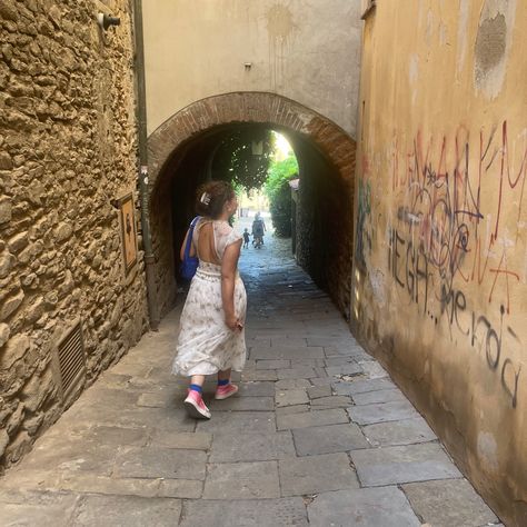 Wandering around the perfect little town of arezzo in June. The dress is from Urban Outfittera the shoes are from oncept and the bag is baboon to the moon. Baboon To The Moon, Teen Doctor, Baboon, The Bag, To The Moon, The Moon, My Pictures, The Dress, Moon