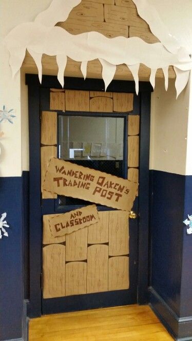 Frozen Themed Classroom Door, Frozen Christmas Door Decorating Contest, Frozen Hallway Decorations School, Frozen Door Decorations For School, Frozen Classroom Decorations, Frozen Door Decorations, Frozen Classroom Door, Ski Lodge Christmas Decor, Frozen Classroom