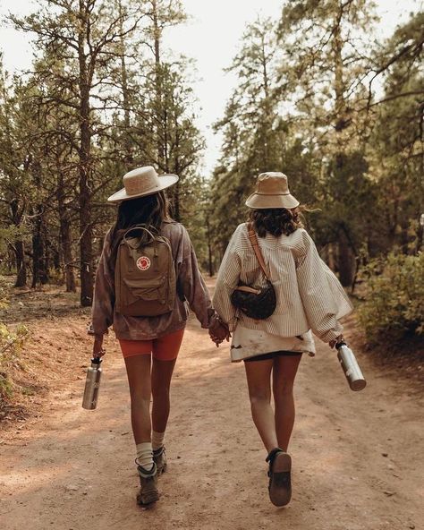 Biking Outfits, Granola Girl Outfits, Social Media Specialist, Cute Hiking Outfit, Hiking Fits, Granola Girl Aesthetic, Digital Marketing Seo, Summer Hiking Outfit, Hiking Aesthetic