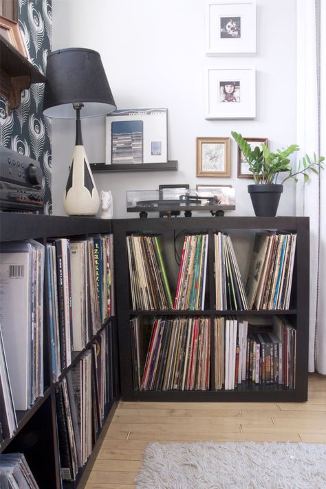 i love the corner EXPEDIT effect, i hadn't thought of it but this would be a great way to incorporate our existing vinyl collection into the office with room to expand. Lp Regal, Vinyl Record Room, Record Album Storage, Turntable Furniture, Vinyl Shelf, Dj Room, Home Music Rooms, Vinyl Room, Record Room