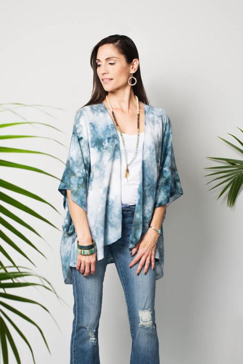 Boho jacket, boho kimono, kimono cardigan, kimono jacket, tie dye cardigan, Tie dyed top,  Blue boho Tie Dye Tops Fashion, Shibori Fashion, Fabric Development, Batik Blazer, Shibori Diy, Ethnic Clothes, Dyeing Tutorials, Batik Blouse, Tie Dye Cardigan