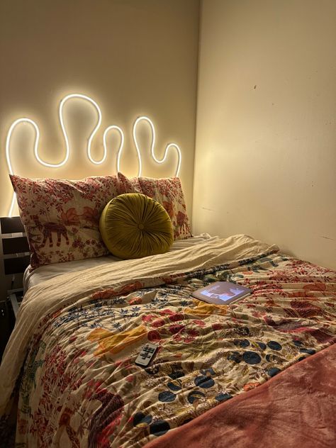 Apartment Headboard Ideas, Led Light Headboard, Above Bed Lighting Ideas, Fairy Light Headboard, Headboard Alternative Ideas, No Headboard Ideas, Headboard Led Lights, Lights Headboard, Funky Interior Design