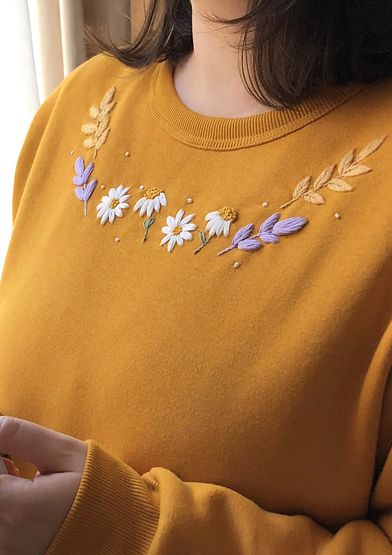 Clothes Embroidery Diy, Pola Bordir, Diy Embroidery Designs, Embroidery Tshirt, Floral Embroidery Patterns, Diy Embroidery Patterns, Handmade Embroidery Designs, Hand Embroidery Projects, Pola Sulam