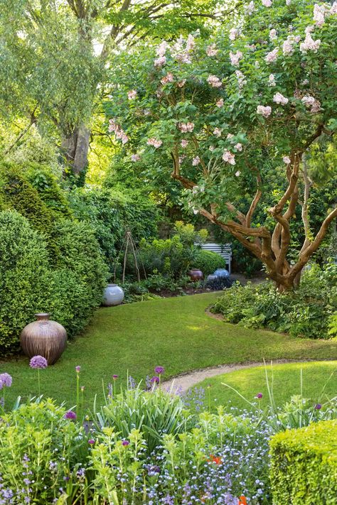 London Garden, Backyard Garden Design, Flowers Wallpaper, Small Garden Design, House Garden, Green Garden, Exhibition Space, Garden Cottage, Bird Garden