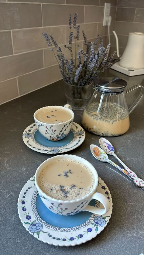 Lyana Begret See | #ad Introducing Oatmilk Lavender Earl Grey Latte! ☕️✨💜 This aromatic blend of Earl Grey tea infused with dried lavender, with a hint of… | Instagram Earl Grey Aesthetic, Earl Grey Tea Aesthetic, Lavender Drinks, Lavender Earl Grey, Earl Grey Latte, Tea With Milk, Early Grey, Moomin Valley, Mary Shelley