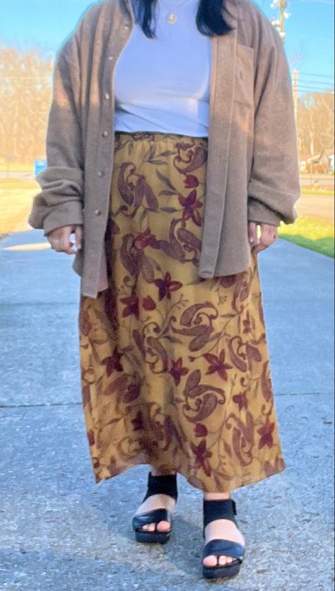 Midsize Maxi Skirt, Vintage Long Skirt Aesthetic, Long Skirt Outfit Plus Size, Maxi Skirt Outfit Mid Size, Long Skirt Outfits Midsize, Long Skirt Outfits Plus Size, Plus Size Hipster Outfits, Plus Size Long Skirt Outfits, Maxi Skirt Outfit Plus Size