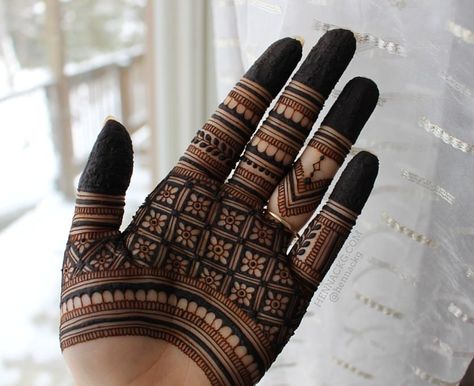 4,188 Likes, 33 Comments - Camille — Henna CKG (@hennackg) on Instagram: “Loving this grid pattern I took from @maplemehndi ❤” मेहंदी डिजाइन, Henna Art Designs, Very Simple Mehndi Designs, Mehndi Design Pictures, Modern Mehndi Designs, Full Mehndi Designs, Mehndi Designs Front Hand, Latest Bridal Mehndi Designs, Bridal Mehendi Designs