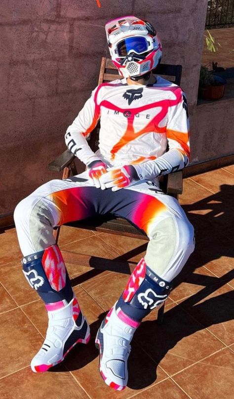 This is a blog of found photos, many pro bikers, reblogs and all things this pup finds hot. Woof! Motorbike Outfit, Biker Outfit Men, Motocross Outfits, Motorcycle Suits Men, Gay Outfits, Chicos Fashion, Mens Fashion Essentials, Mx Boots, Motocross Gear