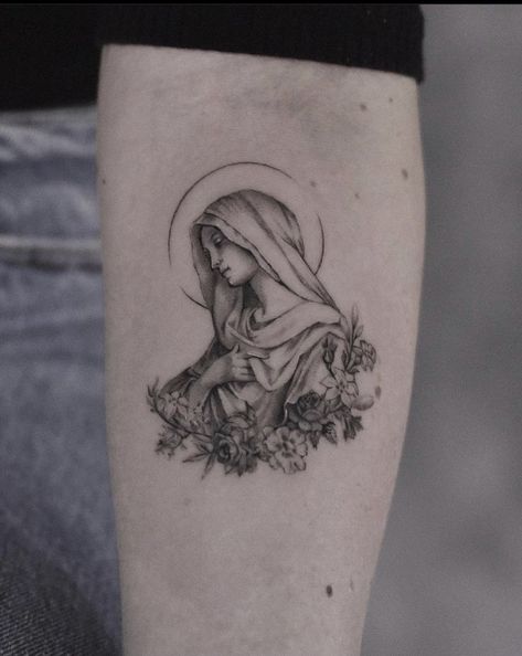 Cute Rosary, Virgen Mary Tattoo, Rosary Tattoos, Mother Mary Tattoos, Saint Tattoo, Creative Tattoo Ideas, Catholic Tattoos, Virgin Mary Tattoo, Tattoos Hand