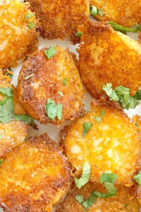 Golden Potato Recipes, Crusted Potatoes, Parmesan Potato Recipe, Crispy Parmesan Potatoes, Parmesan Crusted Potatoes, Classic Roast, Garlic Parmesan Potatoes, Parmesan Roasted Potatoes, Roasted Baby Potatoes