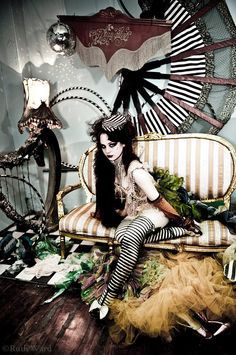 Burlesque Outfit Ideas, Neo Burlesque, Circus Core, Cabaret Party, Burlesque Halloween, Dark Cabaret, Circus Fashion, Circus Aesthetic, Emilie Autumn