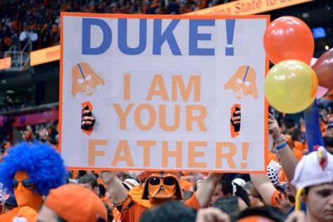 30 of The Best Fan-Made Signs Ever - Funny Gallery Basketball Fan Signs, Basketball Game Signs, Game Day Signs, Sports Fan Signs, Basketball Signs, College Basketball Game, Nfl Funny, Hockey Humor, Four Tops