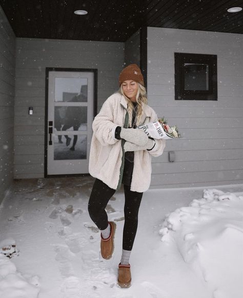 Winter Cabin Outfit, Mountain Outfit Winter, Cabin Outfit, Slippers Platform, Mini Boots, Colorado Outfits, Mountain Outfit, Cute Looks, Skandinavian Fashion