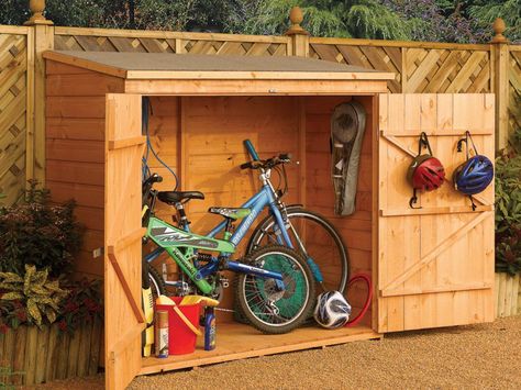 Turn that once wasted patio into the outdoor retreat you've always dreamed of with these 10 creative small-space solutions. Diy Storage Shed Plans, Outdoor Storage Solutions, Diy Storage Shed, Build Your Own Shed, Wood Storage Sheds, Backyard Storage, Storage Shed Plans, Diy Shed Plans, Wooden Sheds