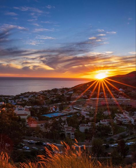 Pepperdine University Aesthetic, Pepperdine Aesthetic, Malibu California Aesthetic, Cali Aesthetic, College Goals, Dark Glamour, Pepperdine University, California College, Aesthetic Ocean