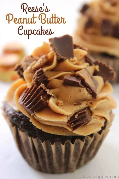 Reeses Cupcakes, Reeses Peanut Butter Cupcakes, Cupcakes Simple, Delicious Cupcakes Recipes, Peanut Butter Cupcakes, Butter Cupcakes, Peanut Butter And Chocolate, Peanut Butter Frosting, Best Peanut Butter