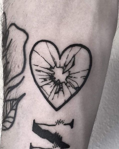 ▷ 1001+ ideas for a Broken Heart Tattoo to Mend Your Soul Glass Heart Tattoo, Design Tatuaje, Dragons Tattoo, Pola Tato, Solid Black Tattoo, Buddha Tattoos, Inspiration Tattoos, Initial Tattoo, Heart Tattoo Designs