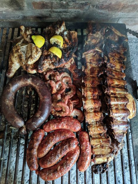 [Homemade] Argentinian asado #food #foods Argentine Asado, Argentinian Asado, Argentine Food, Carnita Asada, Argentinian Grill, Hunting Truck, Argentina Culture, Argentina Food, Argentinian Food