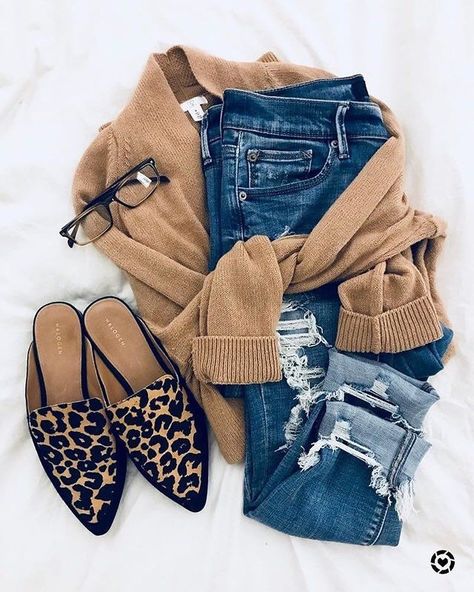 f670ef5d2d6bdf8f29450a970494dd64desc50425996ri Old Outfits, Leopard Print Shoes, Print Shoes, Trend Style, Celebrity Street Style, Style Tips, Fall Winter Outfits, Outfits Casuales, Edgy Fashion