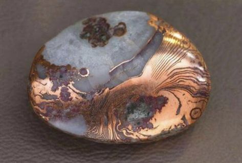 Copper replacement agate. Photo credit: sukowssuperiorminerals. Copper Agate, Rocks And Fossils, Geology Rocks, Pretty Rocks, Beautiful Rocks, Mineral Stone, Minerals And Gemstones, Rocks And Gems, Precious Gems