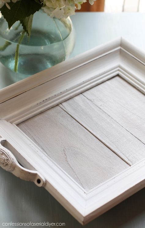 White-washed DIY Wood Tray made form an old frame and fence pickets. confessionsofaserialdiyer.com Cadre Photo Diy, Picture Frame Tray, Picture Frame Crafts, Frame Tray, Home Design Diy, Diy Tray, Diy Upcycling, Diy Picture Frames, Diy Holz