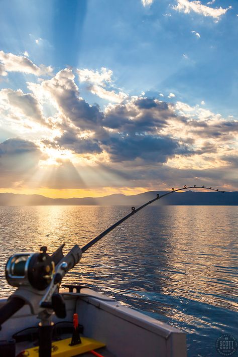 Fishing At The Lake, Fishing Asethic, Fishing Aesthetic Ocean, Fishing On Boat, Hobbies Aesthetic, Boating Photos, Fishing Wallpaper, Fishing Aesthetic, Crepuscular Rays