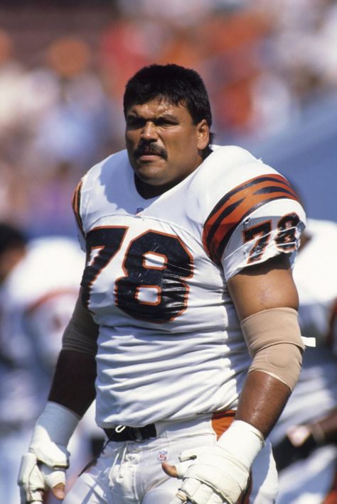 Anthony Munoz New Nfl Helmets, Bengals Cheerleaders, Nfl Uniforms, Cincinnati Bengals Football, Oakland Raiders Football, Nfl Football Pictures, American Football League, Bengals Football, Nfl Football Players