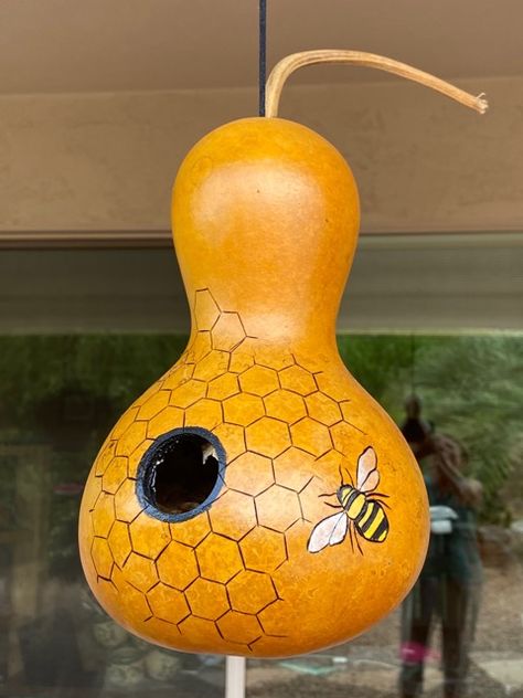 Gourd birdhouse with bee and honeycomb Gourd Baskets Ideas, Birdhouse Gourds Ideas Diy, Gourd Designs Ideas, Gord Bird House Ideas, Crafts With Gourds, Gourd Birdhouses Diy, Gourd Birdhouse Ideas Painting Patterns, Painted Gourds Ideas Patterns, Birdhouse Gourds Ideas Painting Patterns