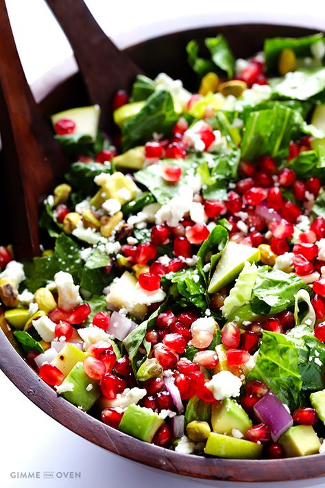 Pomegranate Pear Avocado Salad -- fresh, flavorful, and simply delicious! | gimmesomeoven.com Salad With Pomegranate Seeds, Salad With Pomegranate, Salad Salad, Avocado Salad Recipes, Dinner Side, Avocado Salat, Pear Salad, Gimme Some Oven, Salad Pasta