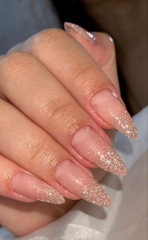 Nails Gold Glitter Ombre, Nails Champagne Glitter, Glitter Fade Nails Almond, Gold Glitter Ombre Nails Almond, French Gold Glitter Nails, Ombre And Gold Nails, Glitter Fade Acrylic Nails, Glitter Nails Brown, Gold Glitter Ombre Nails Acrylic