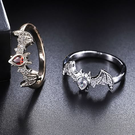 Gothic Jewelry Rings, Bat Ring, Bat Animal, Kacamata Fashion, Edgy Jewelry, Gothic Rings, Dope Jewelry, Couple Jewelry, Funky Jewelry