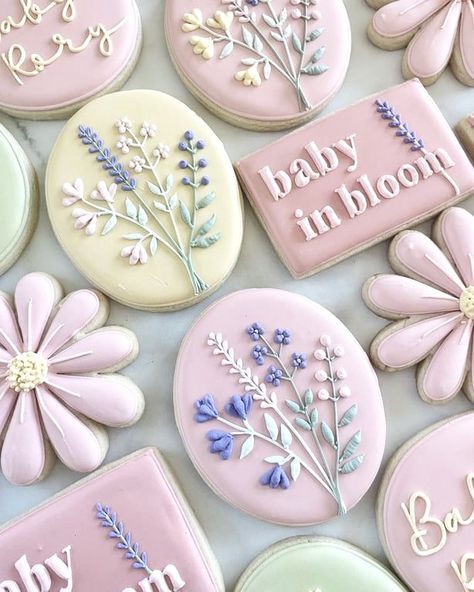 Mothers Day Cookies Decorated, Mothers Day Treats, Baby In Bloom Cookies, Mothers Day Desserts, Flower Sugar Cookies, Flooding Cookies, Royal Iced Cookies, Out On A Limb, Wildflower Baby Shower