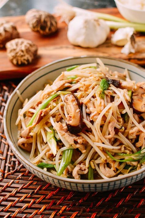 Chicken and Bean Sprouts, by thewoksoflife.com Chicken And Bean Sprouts, Bean Sprout Recipes, Bean Sprout, Chinese Stir Fry, Pork Fried Rice, Stir Fry Dishes, Sprout Recipes, Mung Bean, Woks