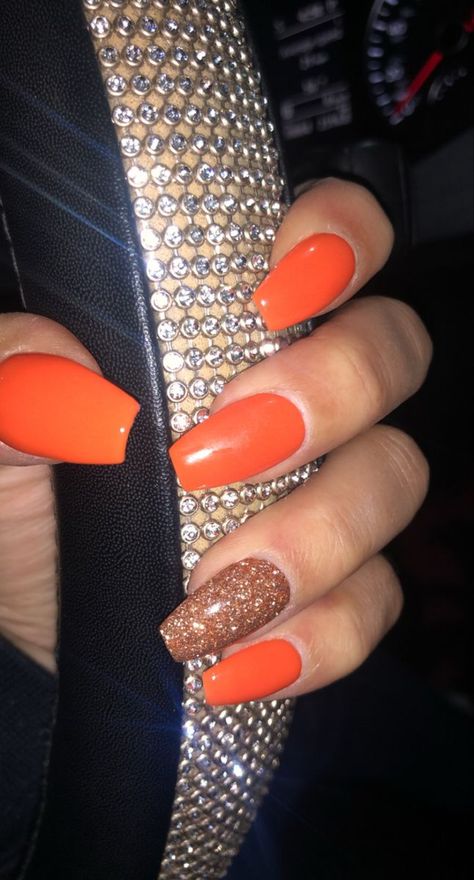 Sns Nails Orange, Halloween Gel Nails Coffin, Halloween Sns Nails Ideas, Short Coffin Halloween Nails Simple, Orange Dip Powder Nails Fall, Orange Sns Nails Designs, Fall Nails Medium Coffin, Orange Powder Nails, Basic Fall Acrylic Nails